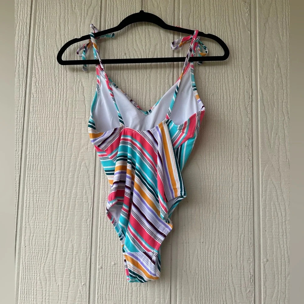 Jessica Simpson One-Piece Swimsuit Sz M